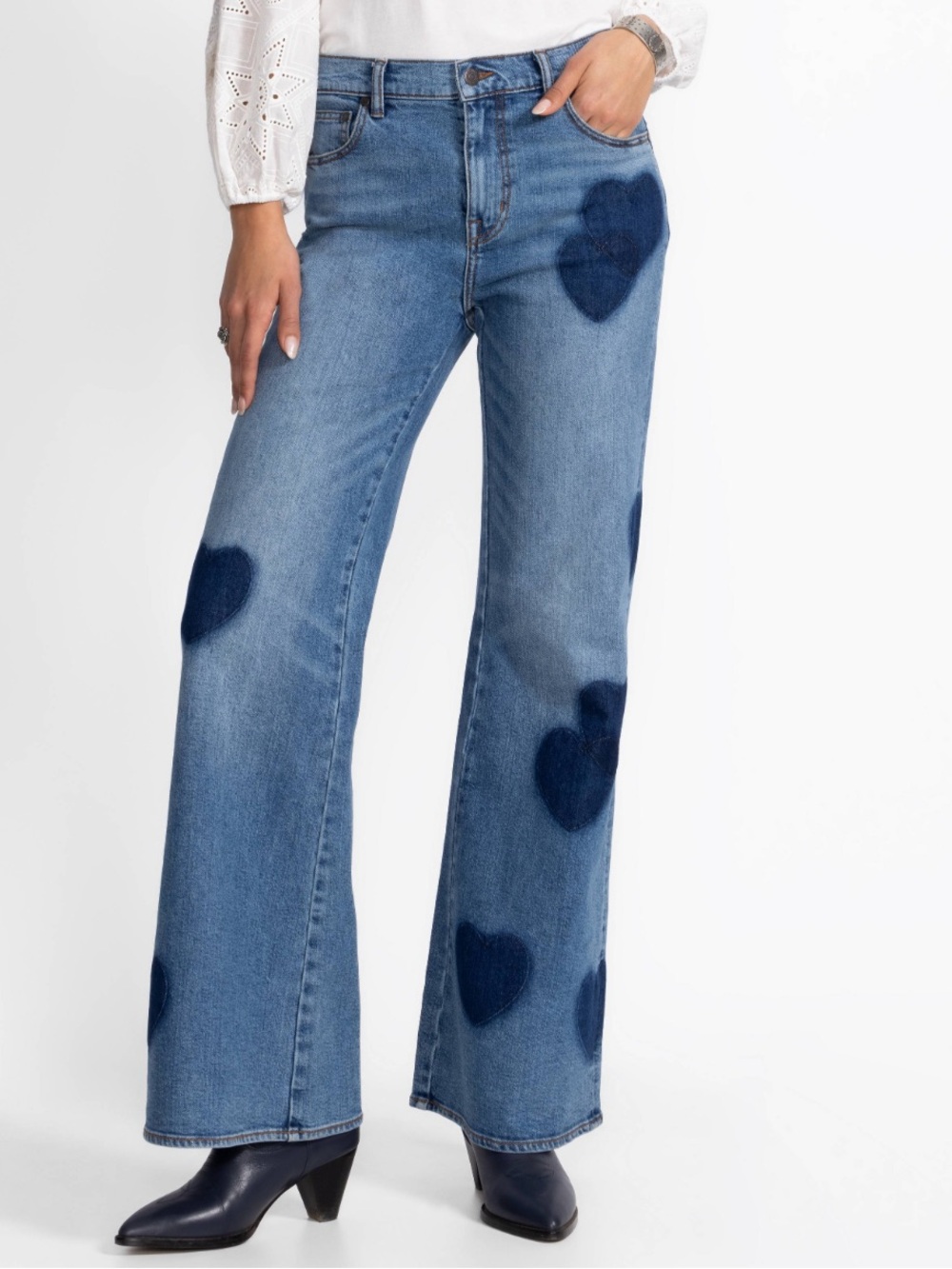 NWT Johnny Was  THE STRAIGHT FLARE JEAN in darling amore Heart print size 26